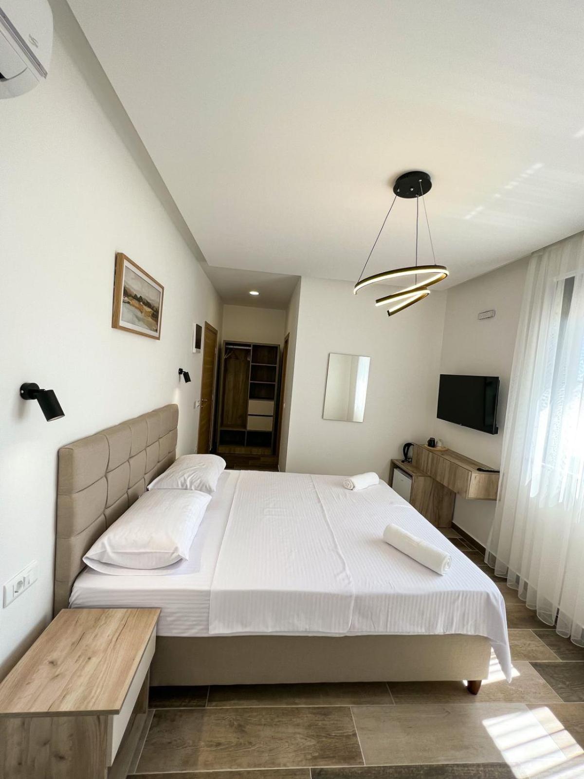 Square Residence Ulcinj Buitenkant foto