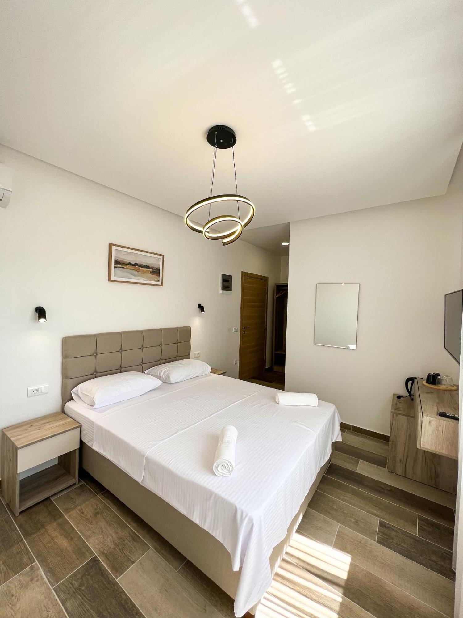 Square Residence Ulcinj Buitenkant foto