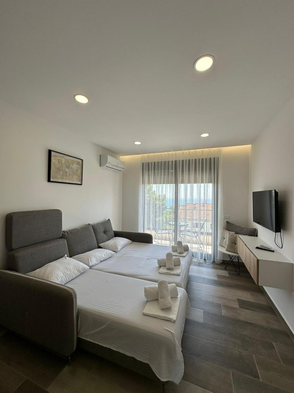 Square Residence Ulcinj Buitenkant foto